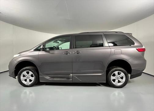 2020 Toyota Sienna LE