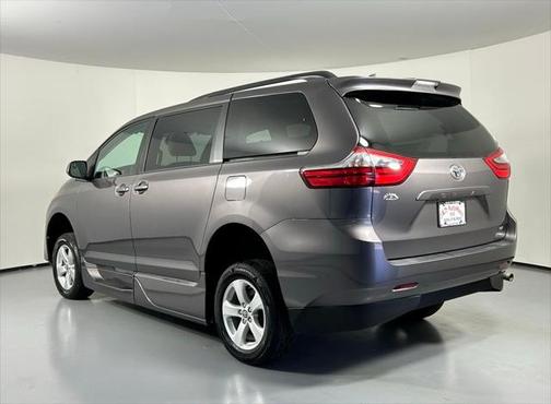 2020 Toyota Sienna LE