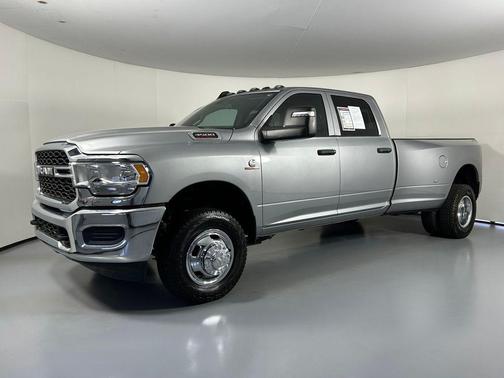 Billet Silver Metallic Clearcoat 2024 RAM 3500 Tradesman Crew Cab 4x4 8' Box