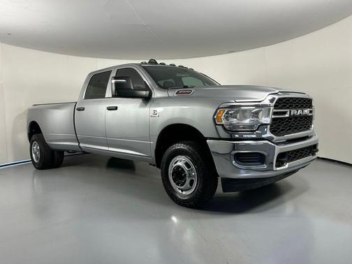 Billet Silver Metallic Clearcoat 2024 RAM 3500 Tradesman Crew Cab 4x4 8' Box