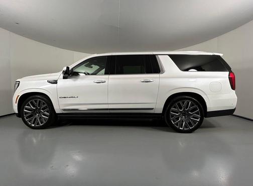 White Frost Tricoat 2025 GMC Yukon XL Denali Ultimate