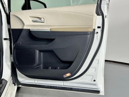 2021 Toyota Sienna XLE 8 Passenger