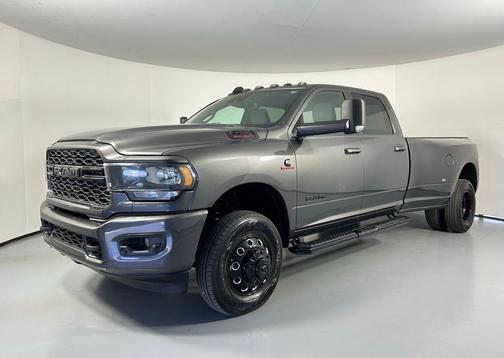 2022 RAM 3500 Big Horn Crew Cab 4x4 8' Box