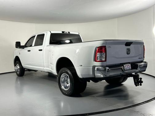 2024 RAM 3500 Tradesman Crew Cab 4x4 8' Box