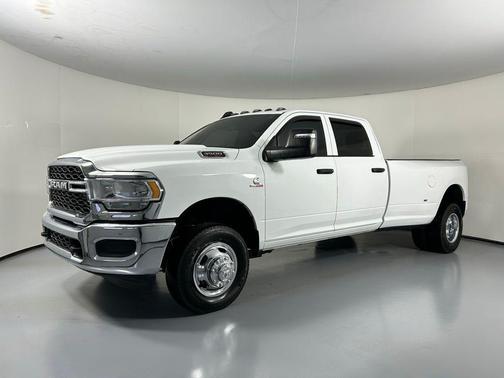 2024 RAM 3500 Tradesman Crew Cab 4x4 8' Box