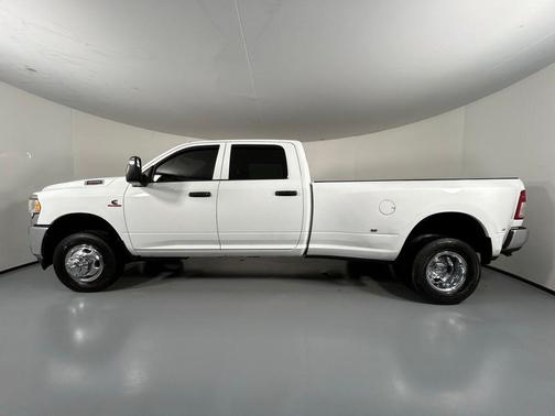 2024 RAM 3500 Tradesman Crew Cab 4x4 8' Box