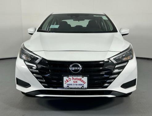 Aspen White Tricoat 2025 Nissan Versa 1.6 SV