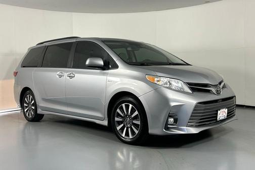 2018 Toyota Sienna XLE Premium