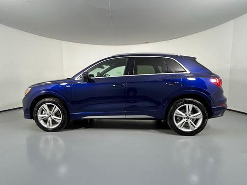 2022 Audi Q3 45 S line Premium