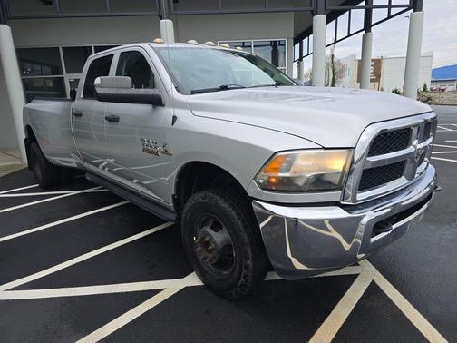 2017 RAM 3500 Tradesman Crew Cab 4x4 8' Box