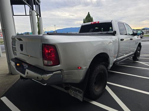 2017 RAM 3500 Tradesman Crew Cab 4x4 8' Box