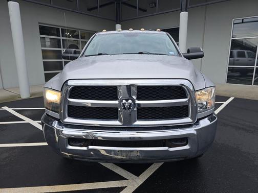 2017 RAM 3500 Tradesman Crew Cab 4x4 8' Box