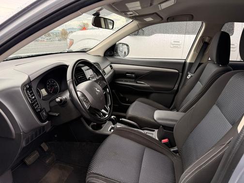 2016 Mitsubishi Outlander ES
