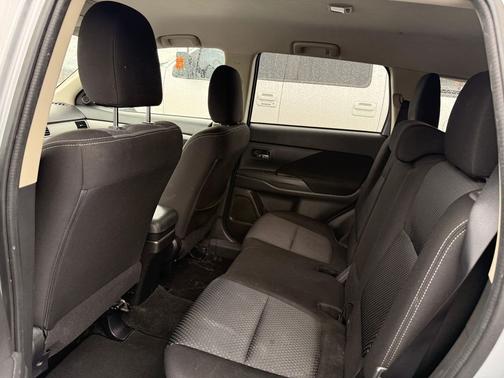 2016 Mitsubishi Outlander ES
