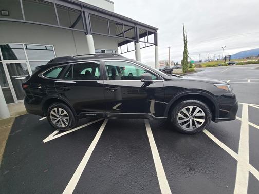 2022 Subaru Outback Base