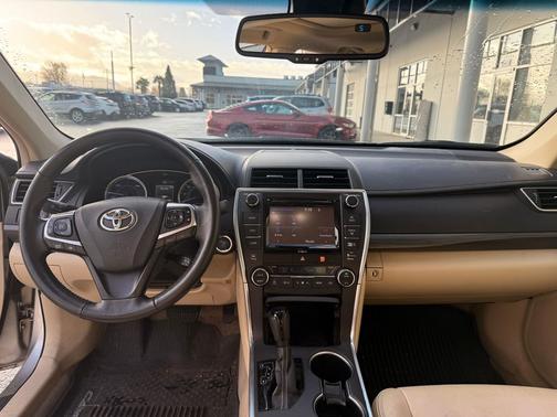 2017 Toyota Camry Hybrid XLE