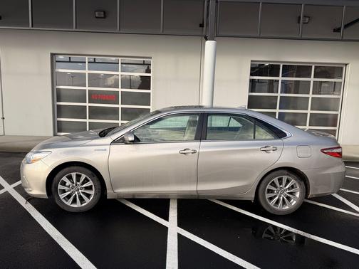2017 Toyota Camry Hybrid XLE