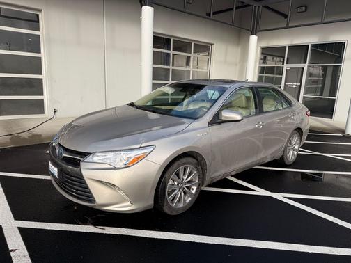 2017 Toyota Camry Hybrid XLE