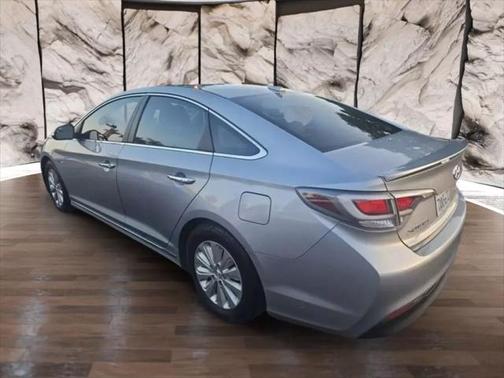 2016 Hyundai SONATA Hybrid SE