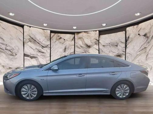 2016 Hyundai SONATA Hybrid SE
