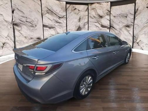 2016 Hyundai SONATA Hybrid SE