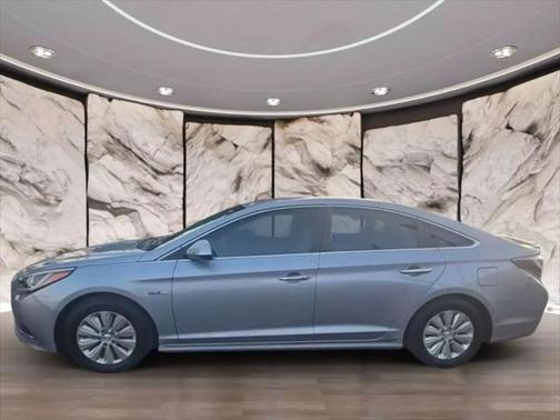 2016 Hyundai SONATA Hybrid SE