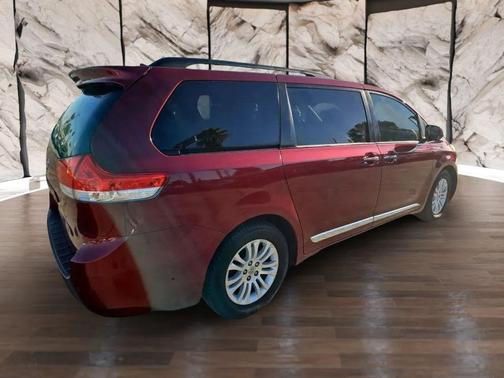 2013 Toyota Sienna XLE