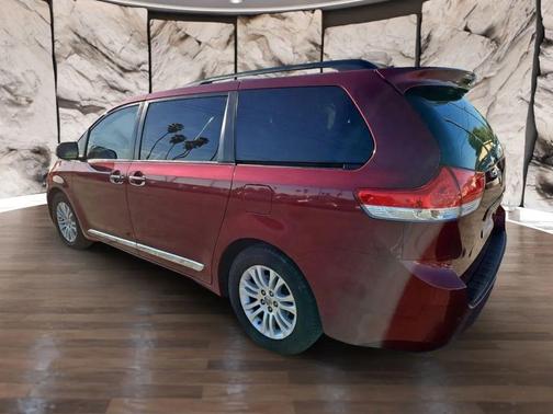 2013 Toyota Sienna XLE