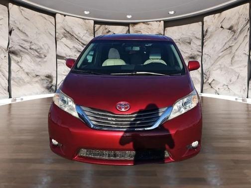 2013 Toyota Sienna XLE