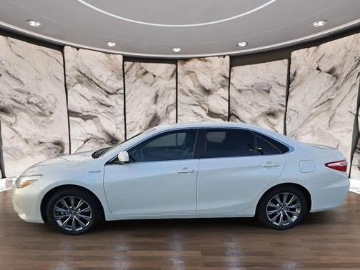 2017 Toyota Camry Hybrid XLE