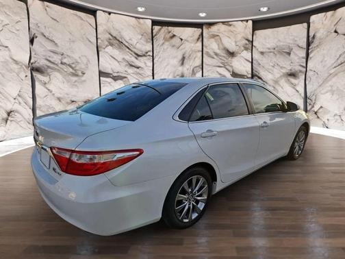 2017 Toyota Camry Hybrid XLE