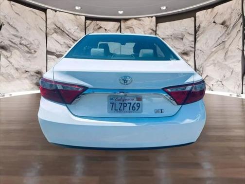 2015 Toyota Camry Hybrid SE