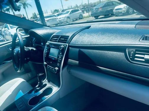2015 Toyota Camry Hybrid SE