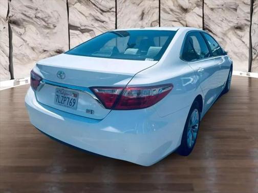 2015 Toyota Camry Hybrid SE