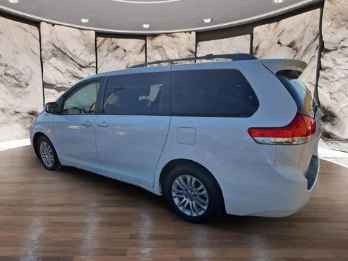 2011 Toyota Sienna XLE