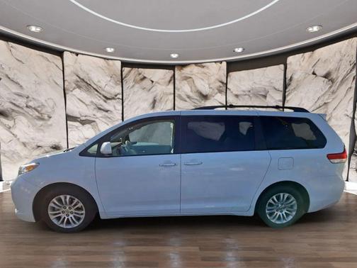2011 Toyota Sienna XLE