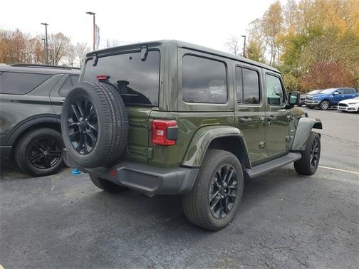 2022 Jeep Wrangler Unlimited SAHARA