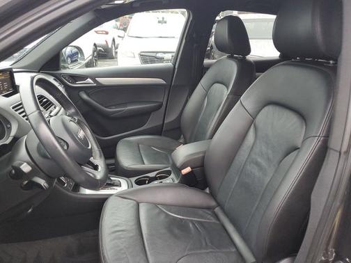 Daytona Gray Pearl Effect 2018 Audi Q3 2.0T PREMIUM PLUS