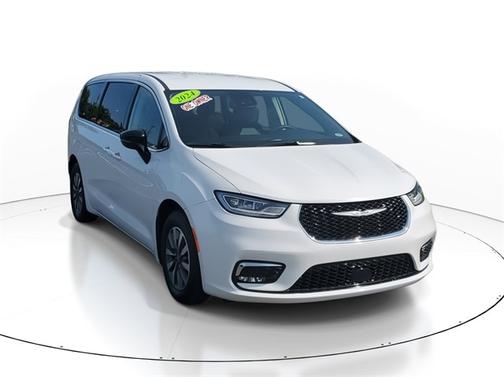 2024 Chrysler Pacifica SELECT
