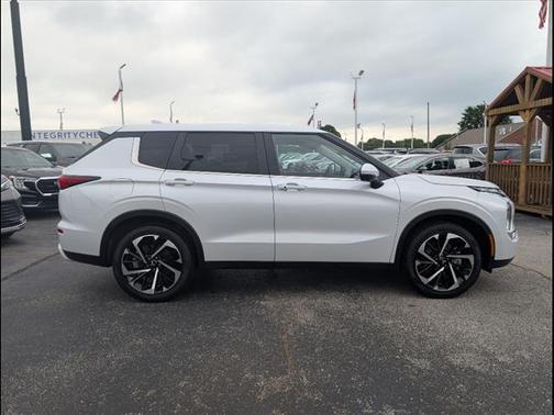 2024 Mitsubishi Outlander SE