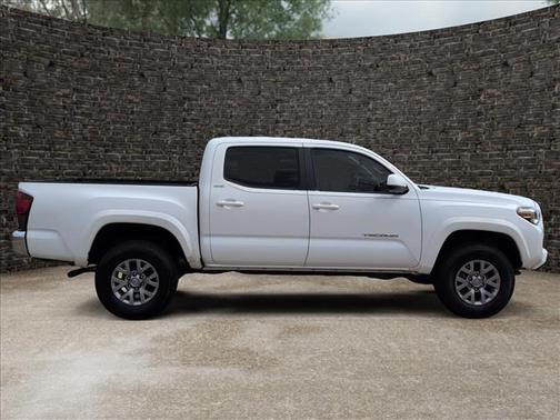 Super White 2018 Toyota Tacoma SR5