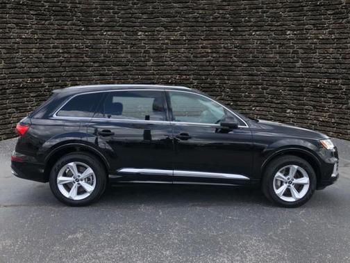 2024 Audi Q7 45 Premium Plus