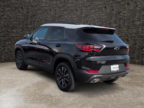 Mosaic Black Metallic 2026 Chevrolet Trailblazer ACTIV