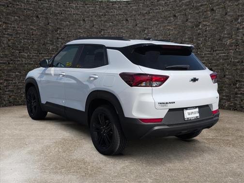 Summit White 2026 Chevrolet Trailblazer LT