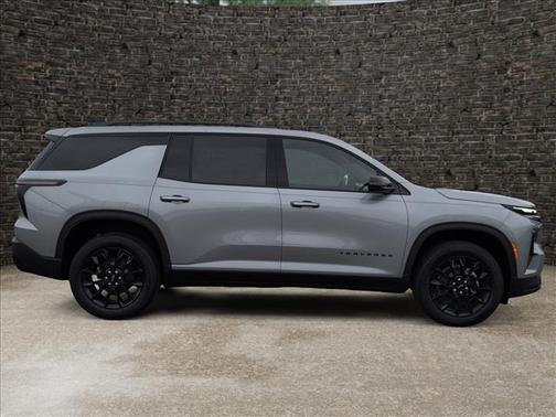Sterling Gray Metallic 2026 Chevrolet Traverse LT