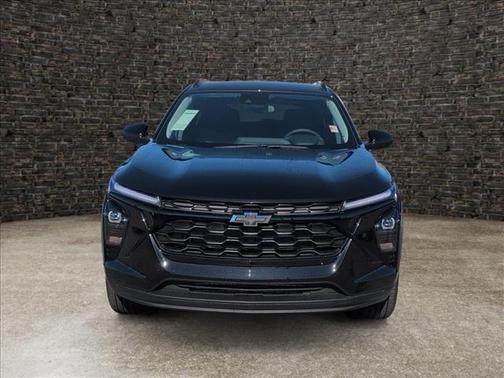 Mosaic Black Metallic 2026 Chevrolet Trax LT