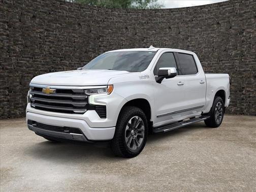 Iridescent Pearl Tricoat 2023 Chevrolet Silverado 1500 High Country