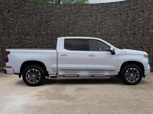 Iridescent Pearl Tricoat 2023 Chevrolet Silverado 1500 High Country