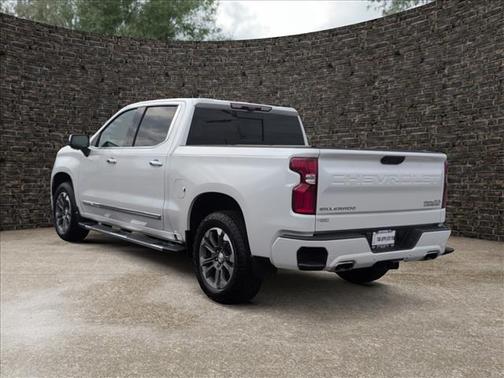Iridescent Pearl Tricoat 2023 Chevrolet Silverado 1500 High Country