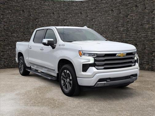 Iridescent Pearl Tricoat 2023 Chevrolet Silverado 1500 High Country